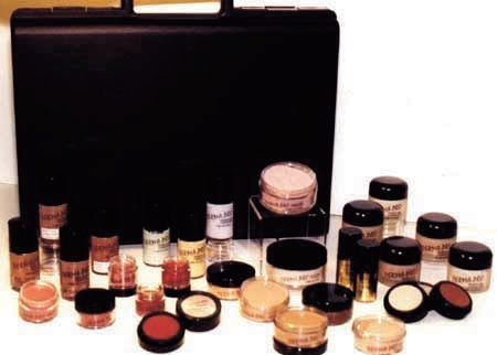 INTERNATIONAL COSMETIC KIT